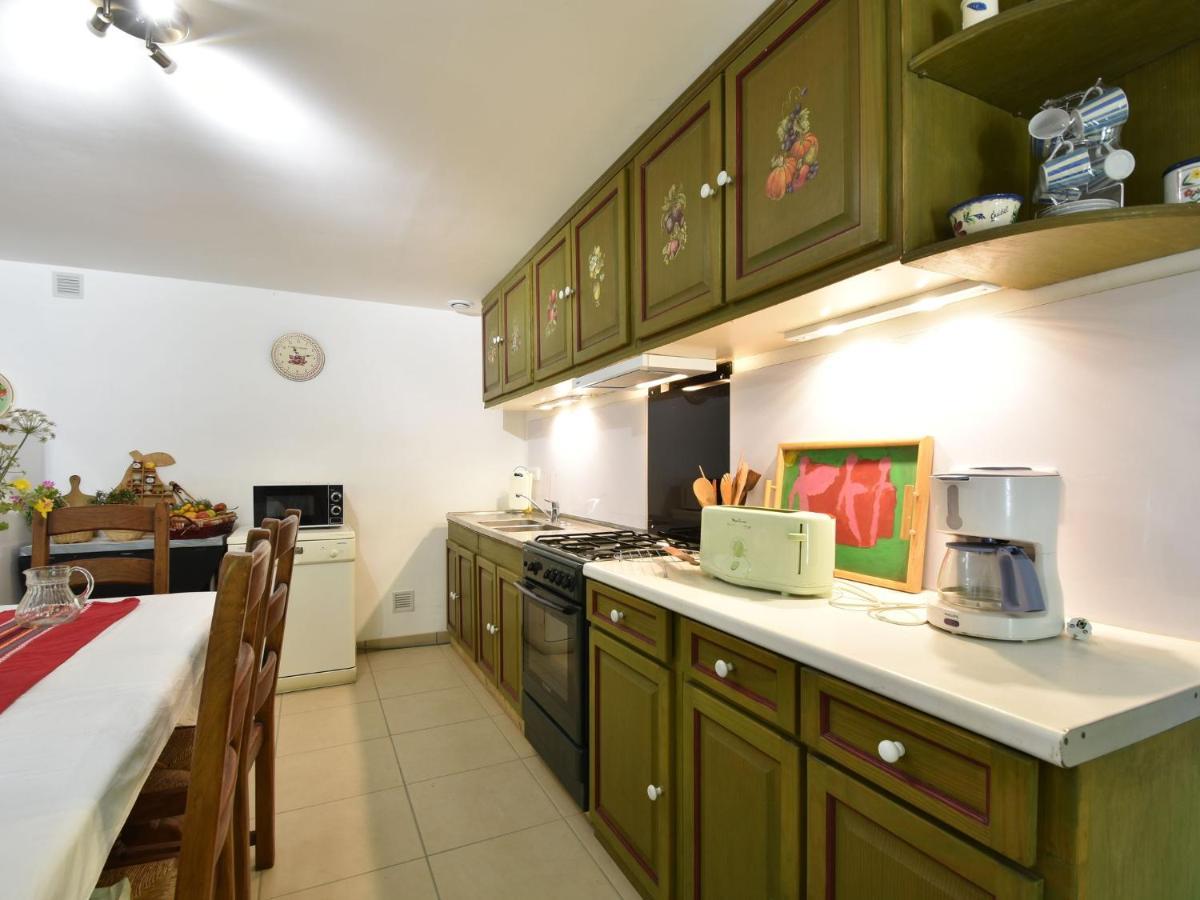 Superb Holiday Home With Private Garden Yvias Экстерьер фото