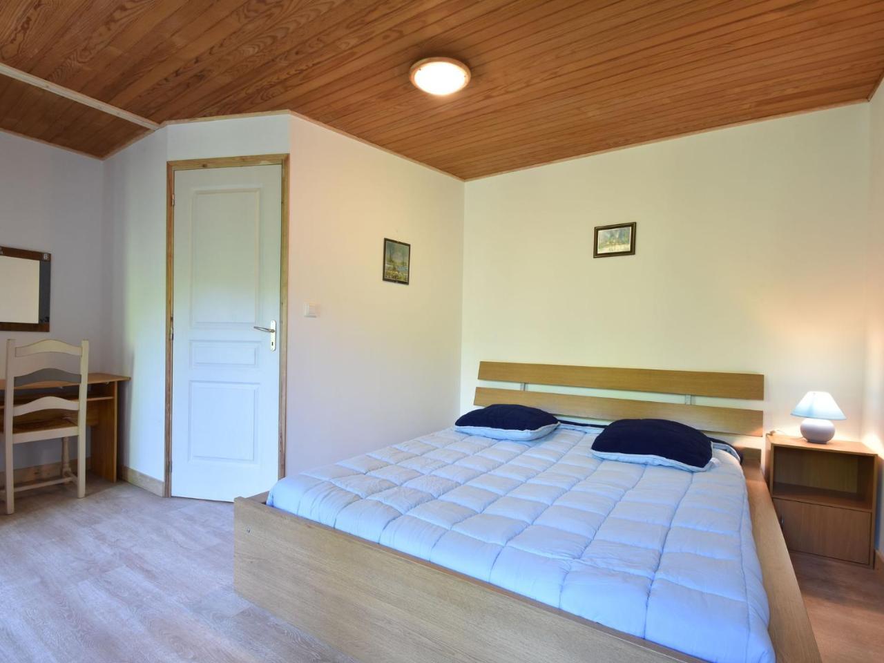Superb Holiday Home With Private Garden Yvias Экстерьер фото